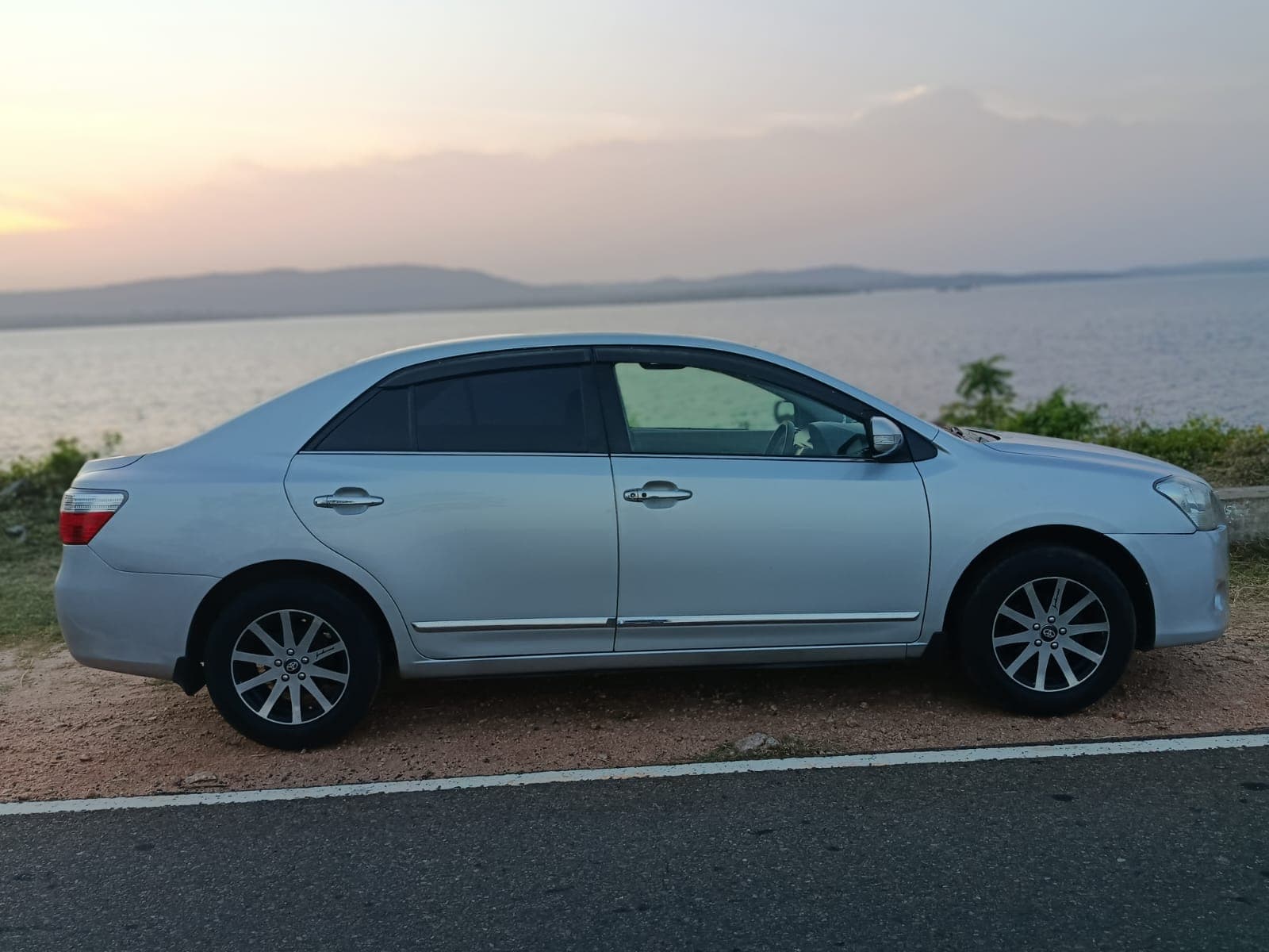 Toyota Premio - Image 1
