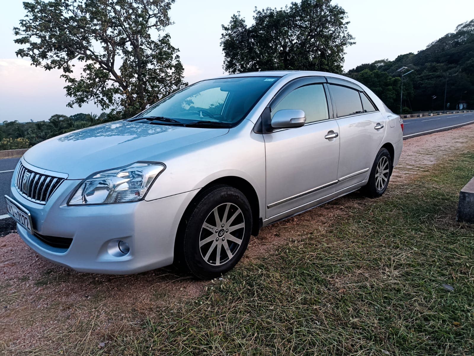 Toyota Premio - Image 2